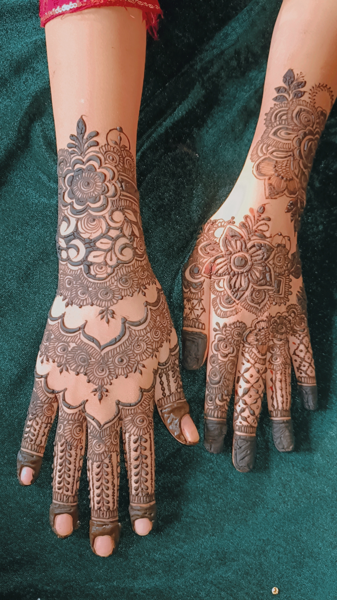 Mehndi artist